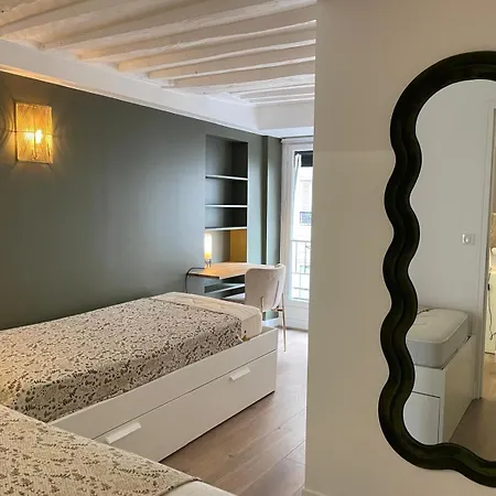 4 Pieces Charme Centre * باريس